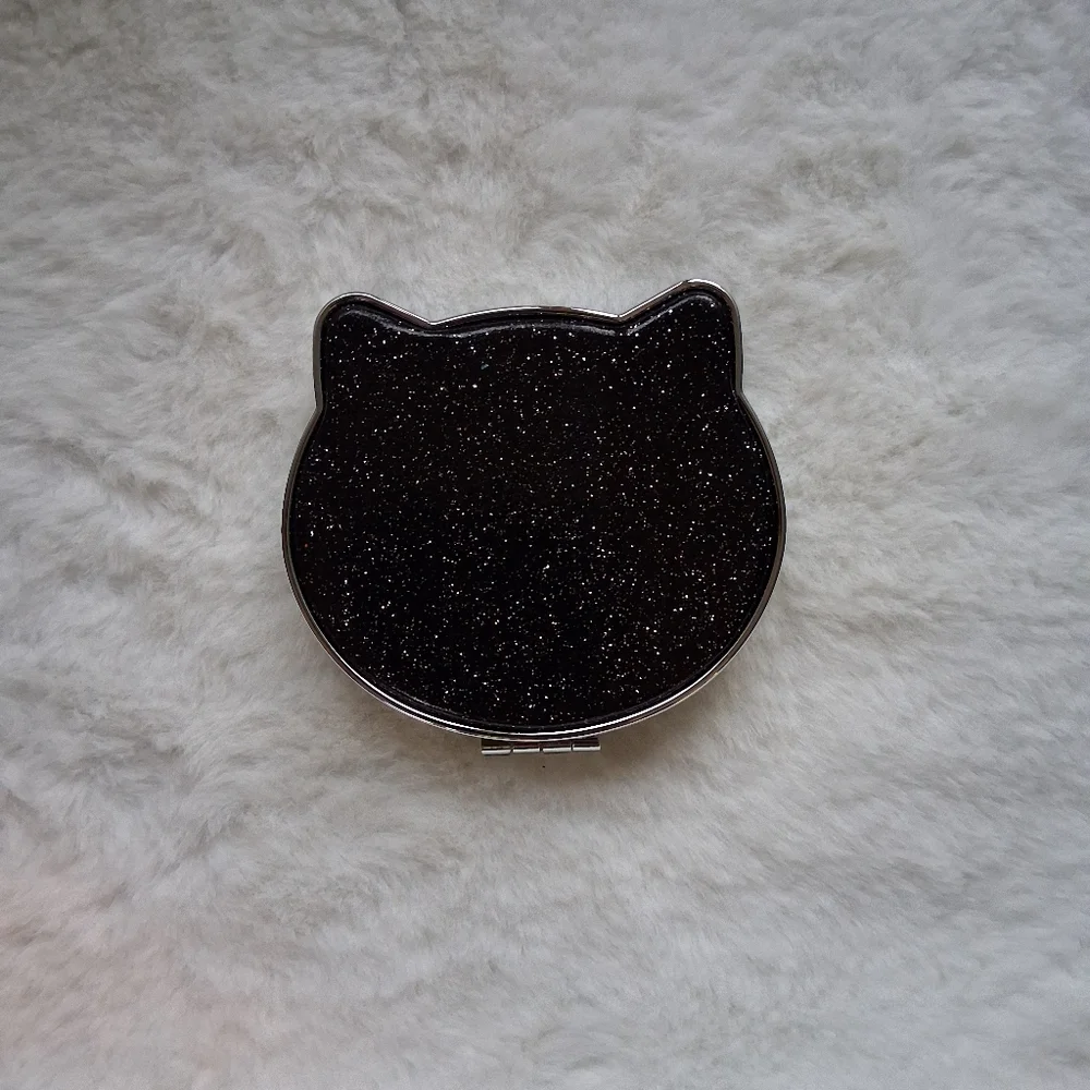 3/$15 ✂️ *NIP* Cat-Shaped Compact Mirror - Picture 3 of 3